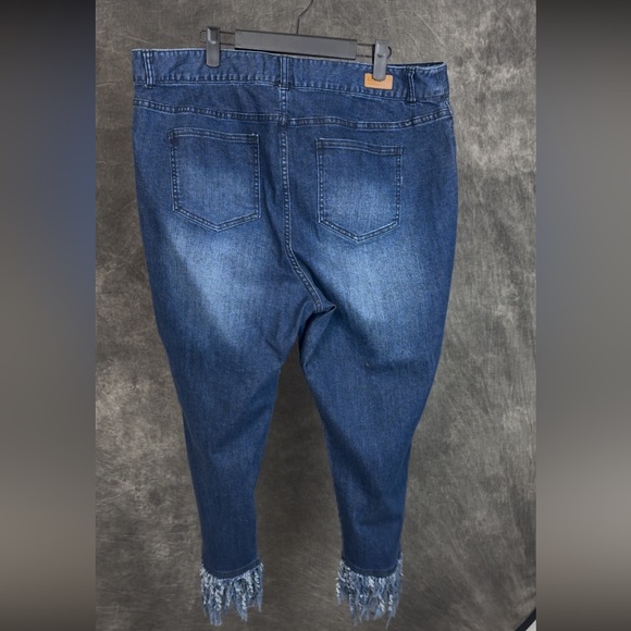 Eloquii Dark Wash Fringe Hem Cropped Jeans Size 20 - Picture 5 of 12